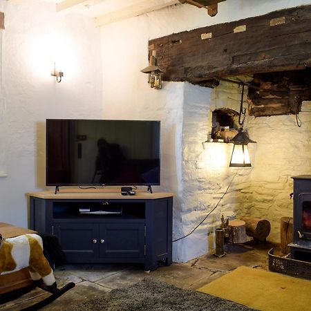 Lower Goytre Farmhouse Llanfair Waterdine Exterior foto